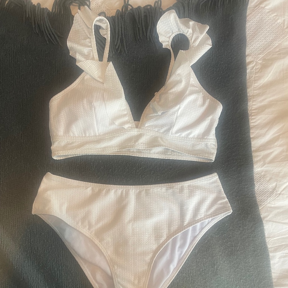 New - never worn White ruffled straps Bikini.  Size Large